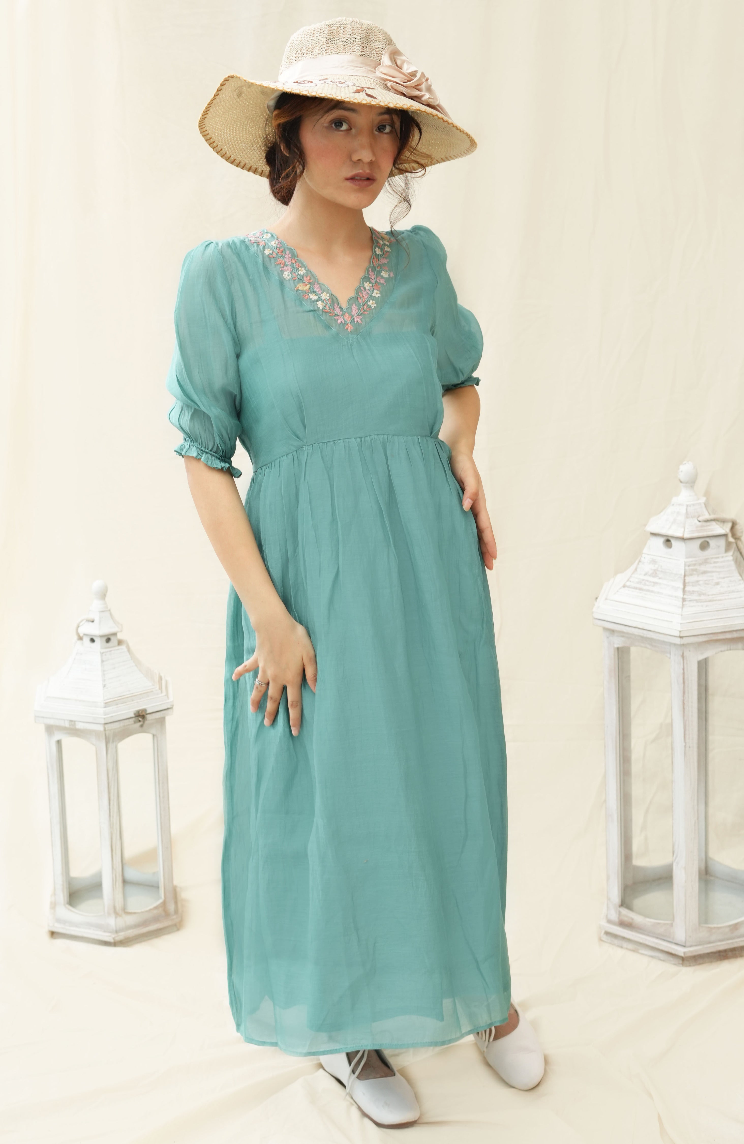 VINTAGE VIGNETTE DRESS