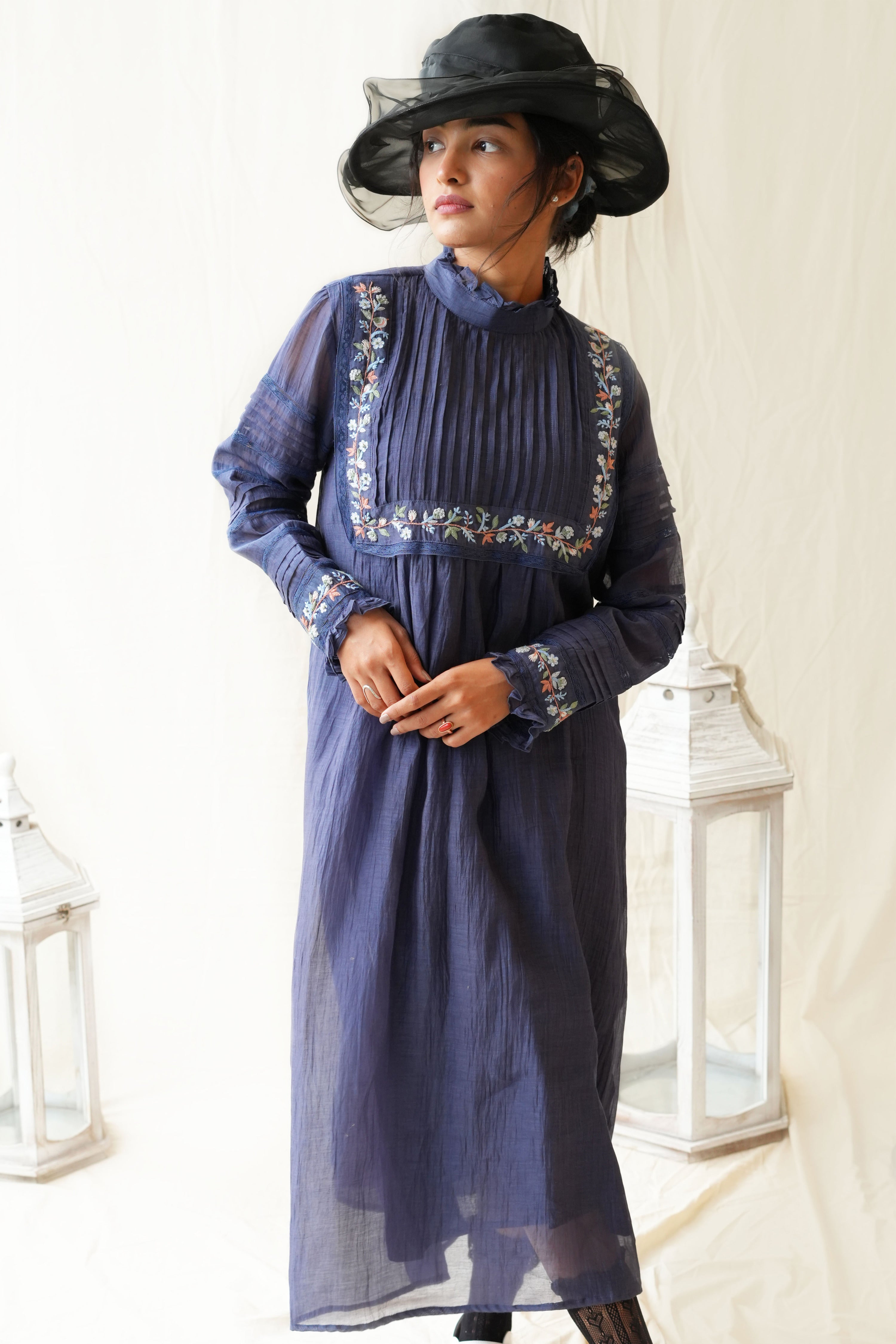 VICTORIAN LACE DRESS